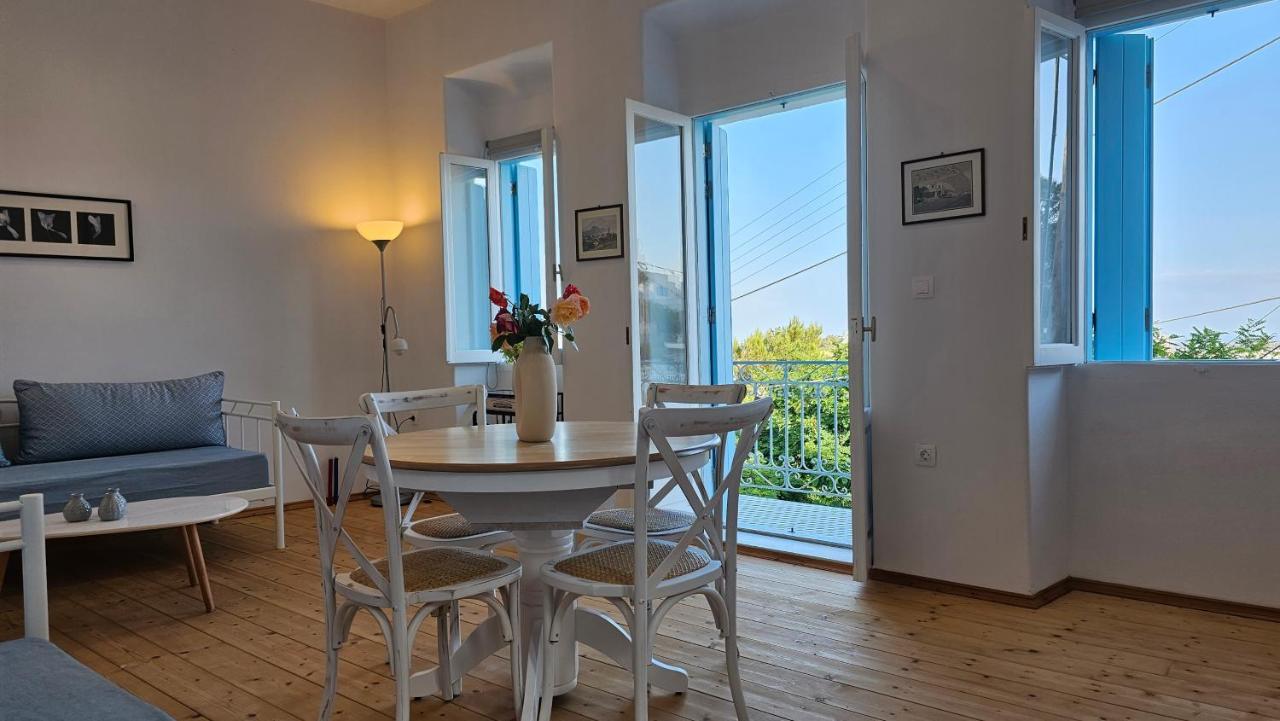 1870 House 1&2 Apartment Plaka  Екстериор снимка