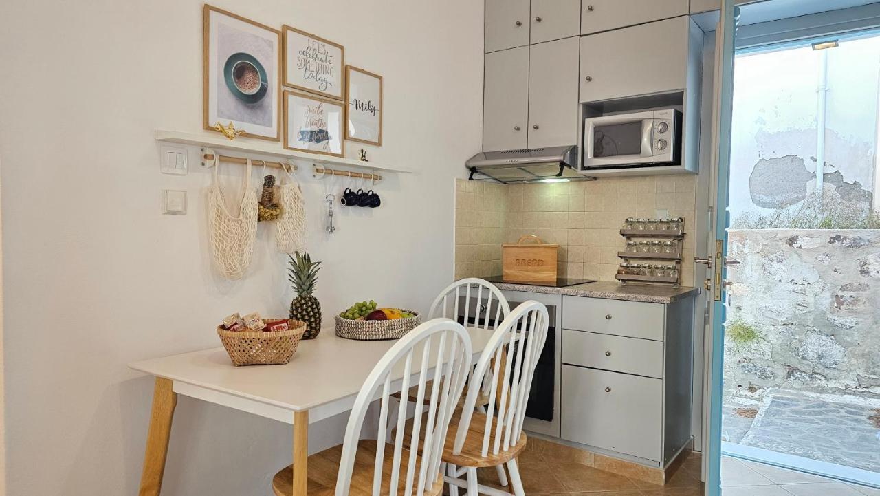 1870 House 1&2 Apartment Plaka  Екстериор снимка