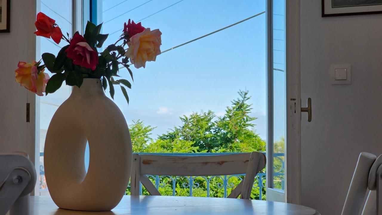 1870 House 1&2 Apartment Plaka  Екстериор снимка